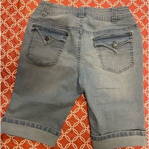 EUC VENUS denim shorts.